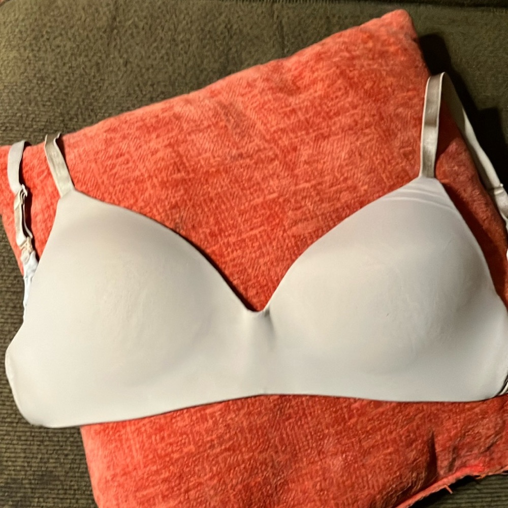Victoria’s Secret no wire 34D bra with multiway straps